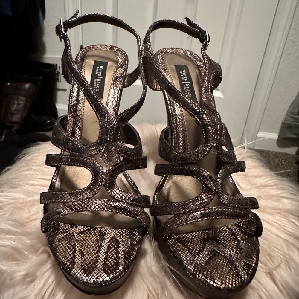 7.5 White House Black Market brown and cooper heels